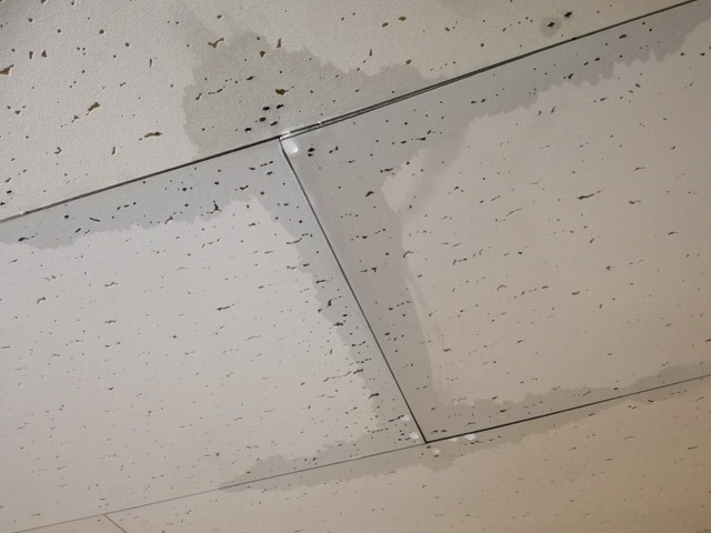 福岡に密着したリフォーム・リノベーション事業のホームドクター美雲の雨漏りを伴う天井の不具合